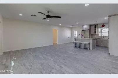 542 E Flynn Lane, Phoenix, AZ 85012 - Photo 9