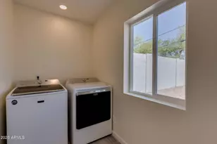 542 E Flynn Ln, Phoenix, AZ 85012 - Photo 15