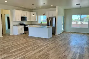 8350 W Encanto Ln, Arizona City, AZ 85123 - Photo 13