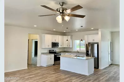 8350 W Encanto Lane, Arizona City, AZ 85123 - Photo 11