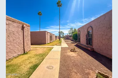7903 N 61st Avenue, Glendale, AZ 85301 - Photo 25