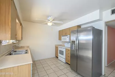 10559 W Coggins Drive, Sun City, AZ 85351 - Photo 9