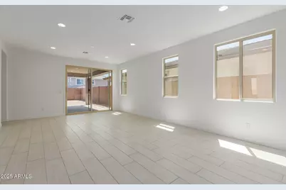 18189 W Hess Street, Goodyear, AZ 85338 - Photo 7