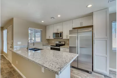 520 W Tonopah Drive #8, Phoenix, AZ 85027 - Photo 1