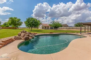 2810 S 201st Dr, Buckeye, AZ 85326 - Photo 13