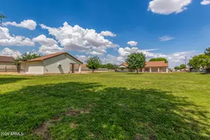 2810 S 201st Dr, Buckeye, AZ 85326 - Photo 3