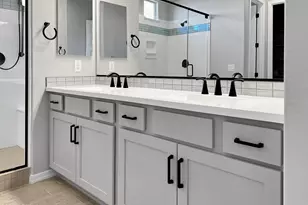 15787 W Mariposa Grande St, Surprise, AZ 85387 - Photo 17