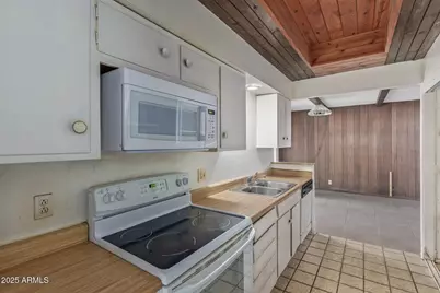 8033 N 56th Avenue, Glendale, AZ 85302 - Photo 9