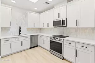 3221 N 37th St, Phoenix, AZ 85018 - Photo 3