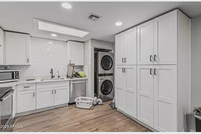 13039 N 19th Avenue, Phoenix, AZ 85029 - Photo 9