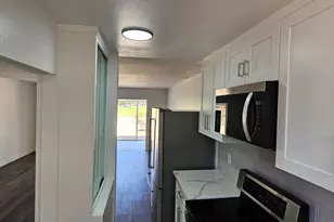 10810 N Fairway Ct W, Sun City, AZ 85351 - Photo 3