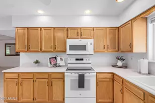 10330 W Cameo Dr, Sun City, AZ 85351 - Photo 9