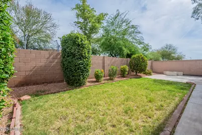 15902 W Hearn Road, Surprise, AZ 85379 - Photo 23