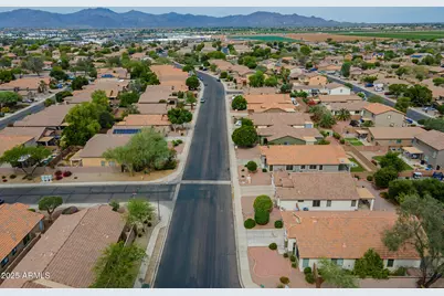 15902 W Hearn Road, Surprise, AZ 85379 - Photo 27