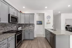 2425 W Bronco Butte Trl, Phoenix, AZ 85085 - Photo 9