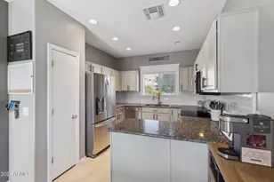 894 S Buena Vista Dr, Apache Junction, AZ 85120 - Photo 11