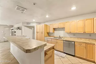 12418 N Vista Grande Ct, Sun City, AZ 85351 - Photo 11