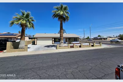 13801 N 37th Drive, Phoenix, AZ 85053 - Photo 1