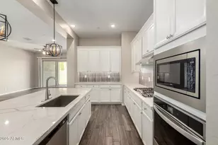 14045 W Desert Flower Dr, Goodyear, AZ 85395 - Photo 7