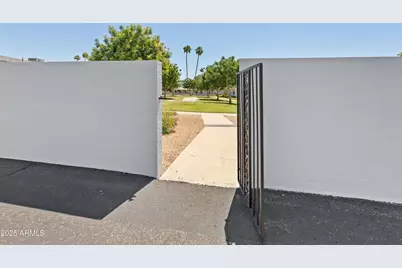 13807 N Garden Court Drive, Sun City, AZ 85351 - Photo 35