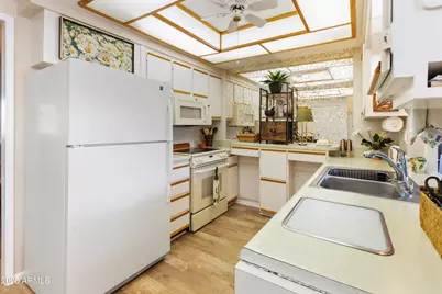 13807 N Garden Court Drive, Sun City, AZ 85351 - Photo 11