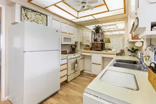 13807 N Garden Ct Dr, Sun City, AZ 85351 - Photo 11