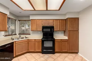 9002 W Caribbean Ln, Peoria, AZ 85381 - Photo 11