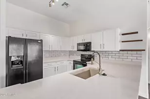 2250 E Deer Valley Rd, Phoenix, AZ 85024 - Photo 15