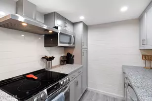 948 S Alma School Rd, Mesa, AZ 85210 - Photo 9