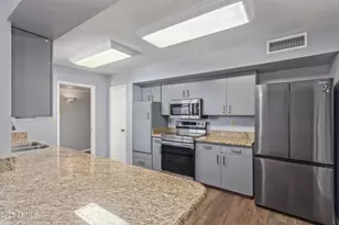 10236 N 105th Dr, Sun City, AZ 85351 - Photo 9