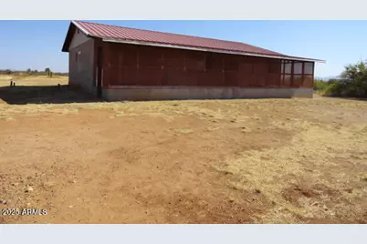 8279 E Larson Road, Hereford, AZ 85615 - Photo 1