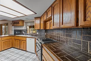 27610 W Gill Rd, Morristown, AZ 85342 - Photo 7