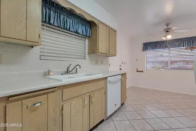 10733 W Saratoga Circle, Sun City, AZ 85351 - Photo 13