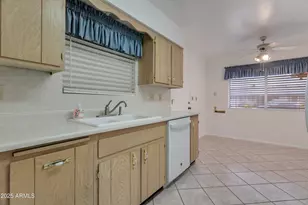 10733 W Saratoga Cir, Sun City, AZ 85351 - Photo 13