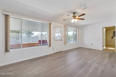 10733 W Saratoga Circle, Sun City, AZ 85351 - Photo 9