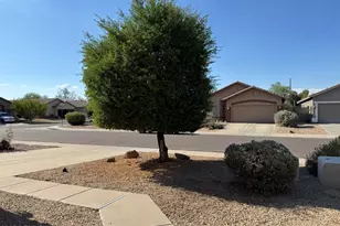 8927 W Paradise Dr, Peoria, AZ 85345 - Photo 5