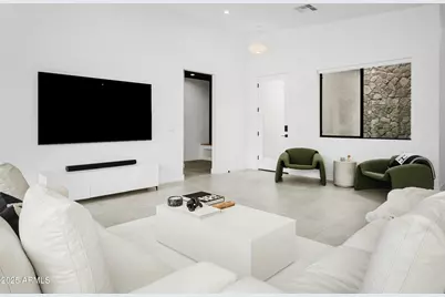 4002 N 33rd Place, Phoenix, AZ 85018 - Photo 17