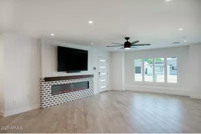 8318 E Sells Drive, Scottsdale, AZ 85251 - Photo 3