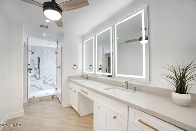 8318 E Sells Drive, Scottsdale, AZ 85251 - Photo 11