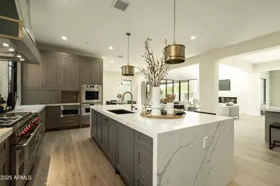 2315 E Mine Creek Road, Phoenix, AZ 85024 - Photo 1