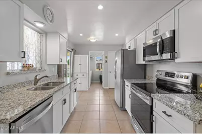 10895 W Clair Drive, Sun City, AZ 85351 - Photo 9