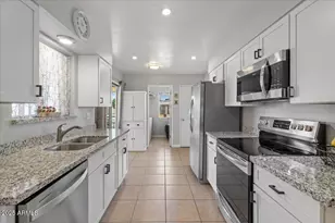 10895 W Clair Dr, Sun City, AZ 85351 - Photo 9