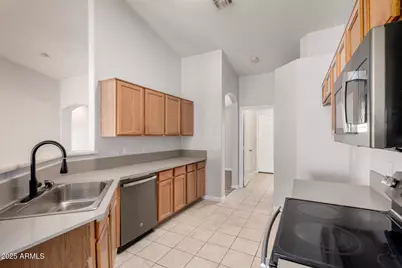 1642 E Desert Lane, Phoenix, AZ 85042 - Photo 3