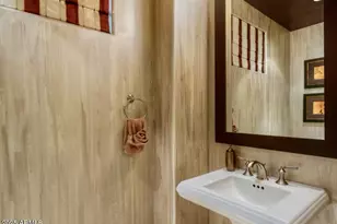 8 Biltmore Estate, Phoenix, AZ 85016 - Photo 15