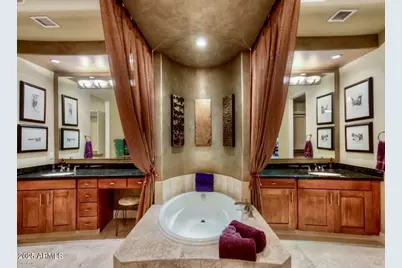 8 Biltmore Estate #112, Phoenix, AZ 85016 - Photo 11