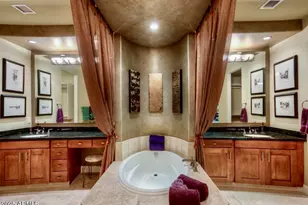 8 Biltmore Estate, Phoenix, AZ 85016 - Photo 11