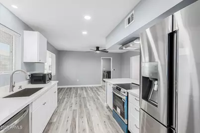 10022 W Mountain View Road, Sun City, AZ 85351 - Photo 9