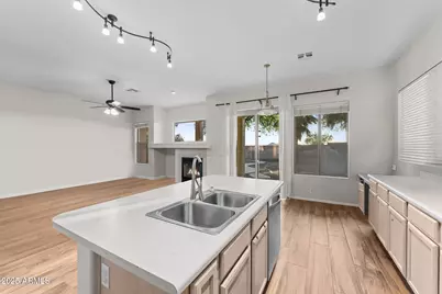 25830 N 40th Place, Phoenix, AZ 85050 - Photo 11