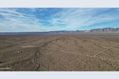 640 W Acres Oatman Highway, Golden Valley, AZ 86413 - Photo 9