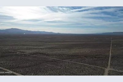640 W Acres Oatman Highway, Golden Valley, AZ 86413 - Photo 13